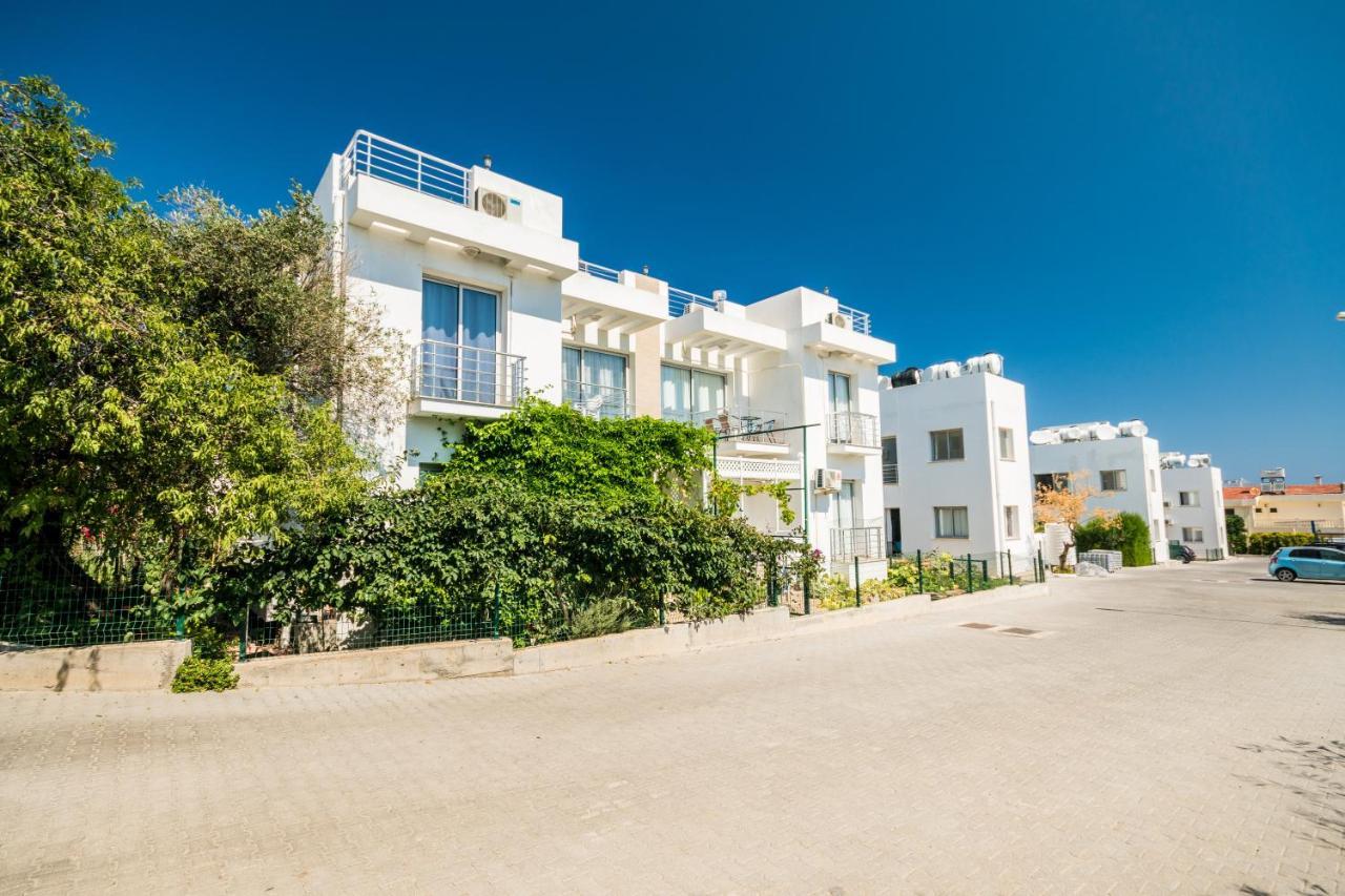 Amazing Two-Bedroom Apartment In Residence Lukomorye D1 With Private Garden Karavas  Esterno foto