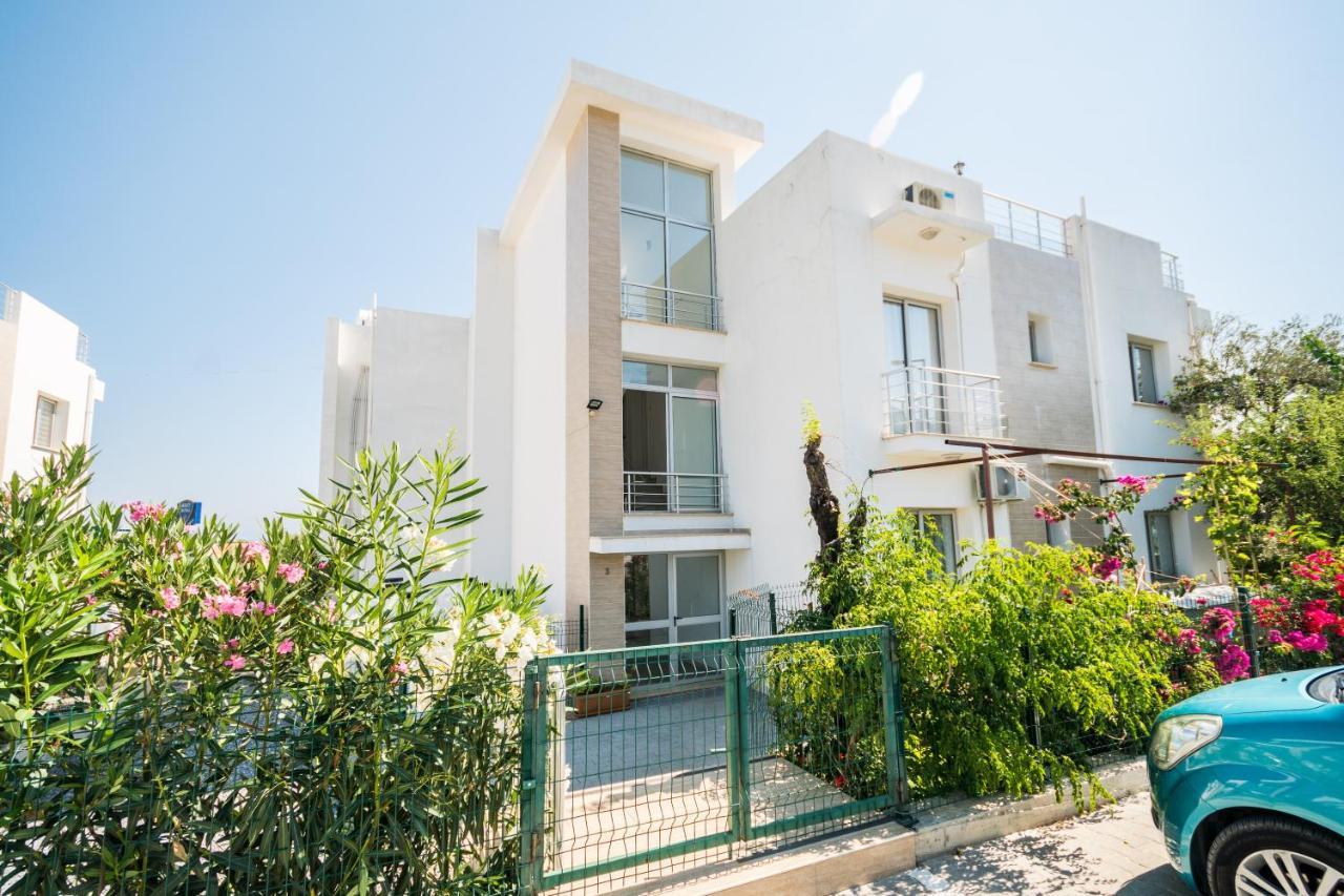 Amazing Two-Bedroom Apartment In Residence Lukomorye D1 With Private Garden Karavas  Esterno foto