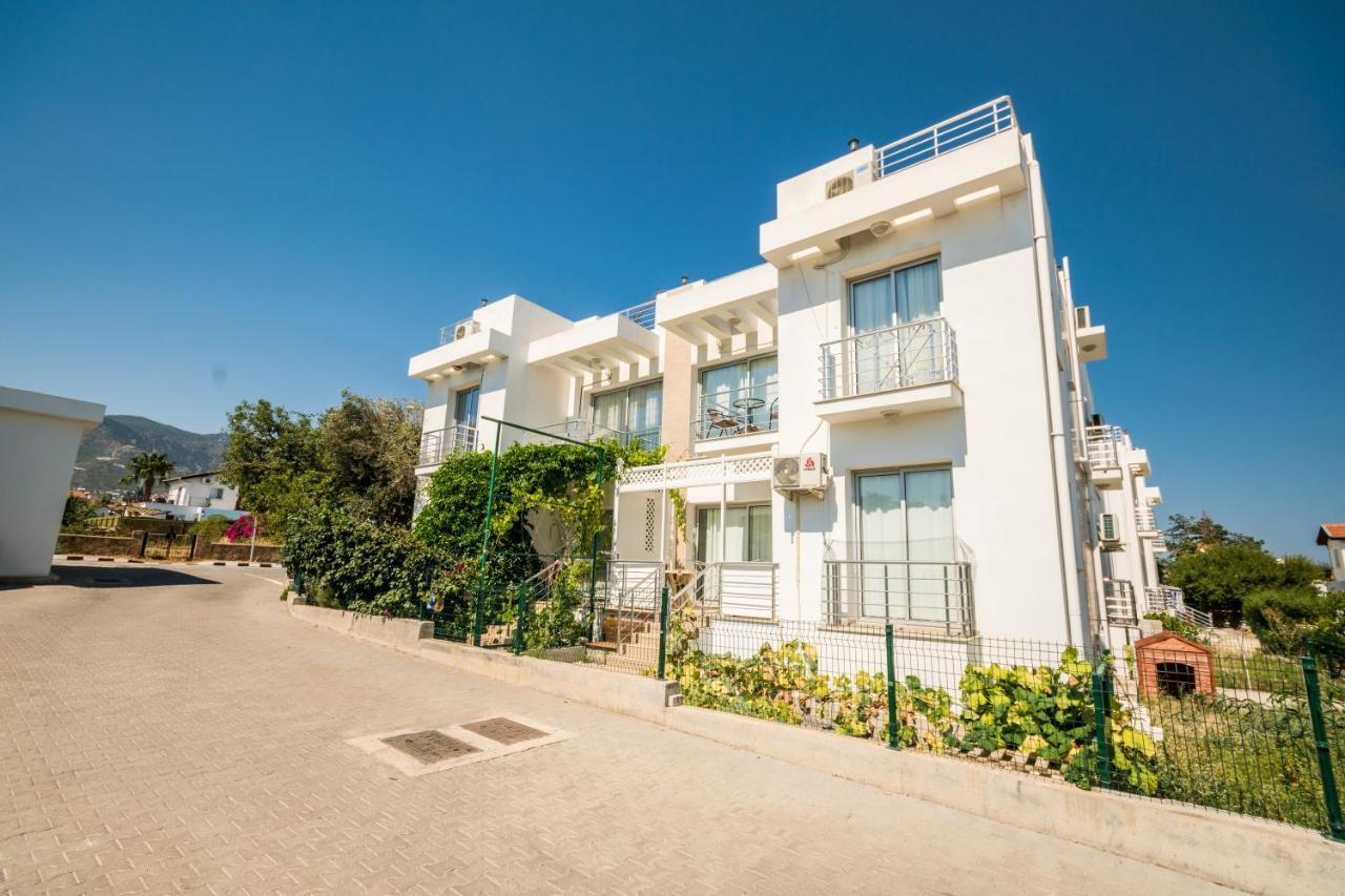 Amazing Two-Bedroom Apartment In Residence Lukomorye D1 With Private Garden Karavas  Esterno foto