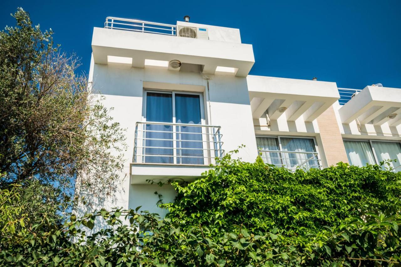 Amazing Two-Bedroom Apartment In Residence Lukomorye D1 With Private Garden Karavas  Esterno foto