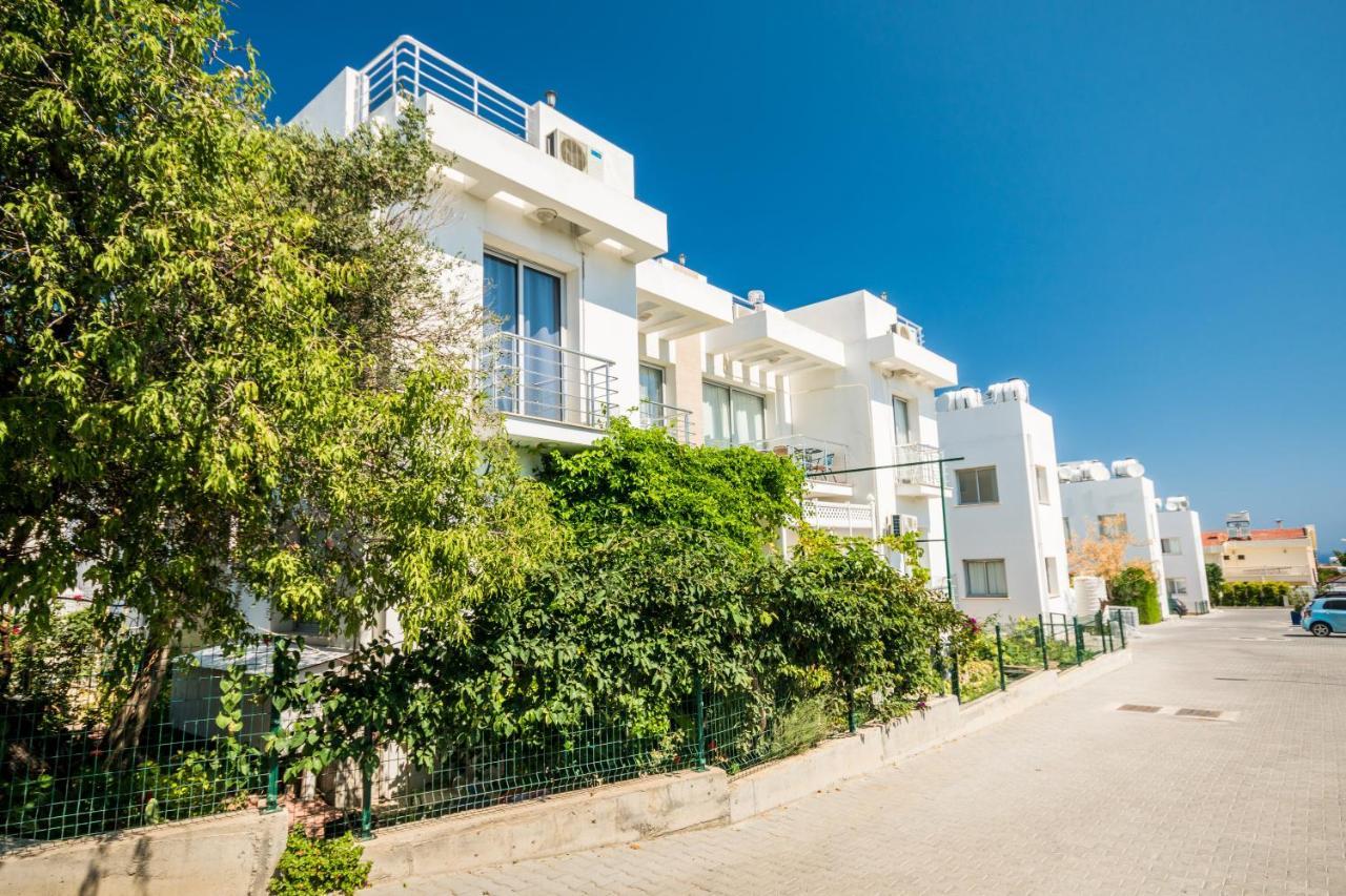 Amazing Two-Bedroom Apartment In Residence Lukomorye D1 With Private Garden Karavas  Esterno foto