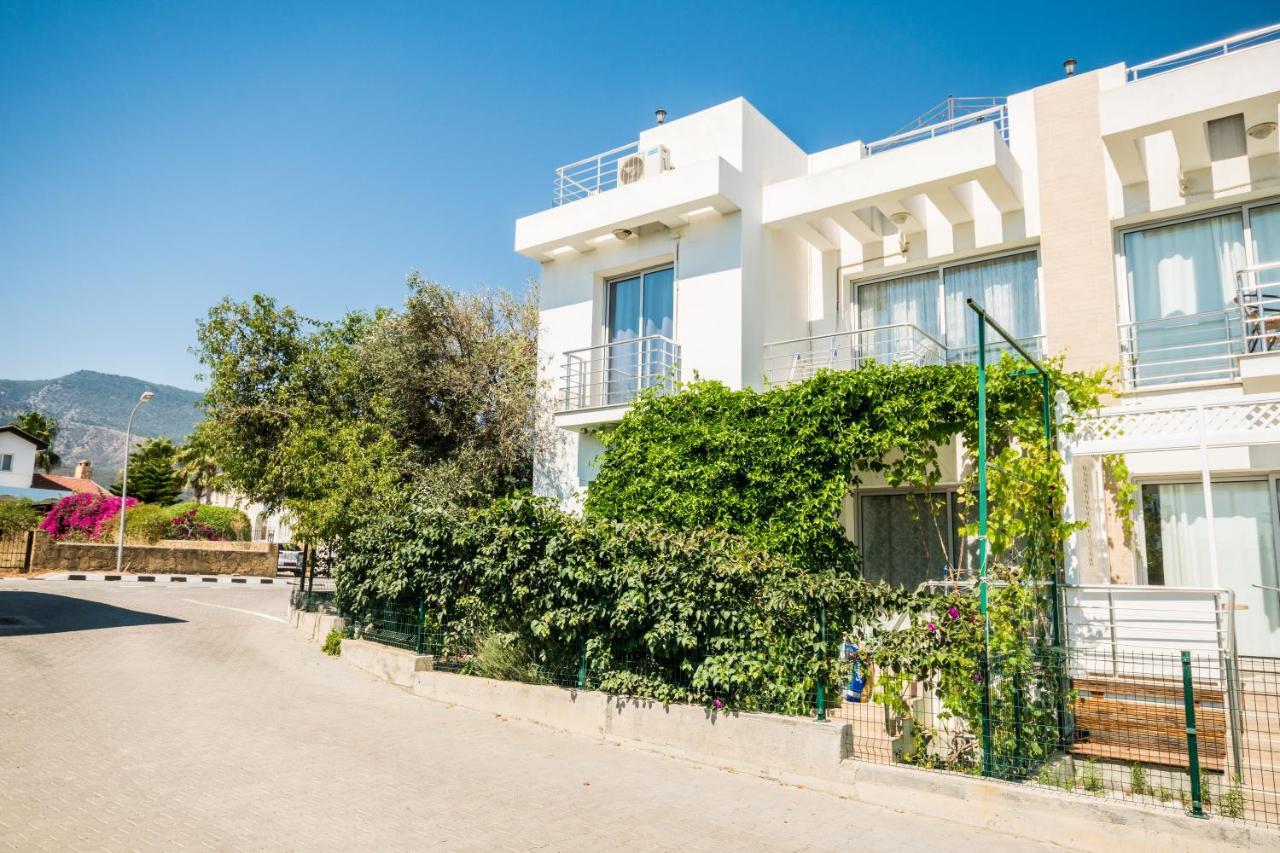 Amazing Two-Bedroom Apartment In Residence Lukomorye D1 With Private Garden Karavas  Esterno foto
